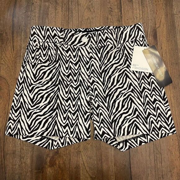 89th + Madison | Zebra Stretch Shorts - Picture 6 of 10